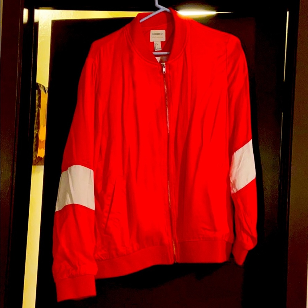 Sporty bomber jacket